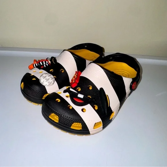 CROCS McDonald's Hamburglar Themed Crocs Size 7 - Picture 3 of 8